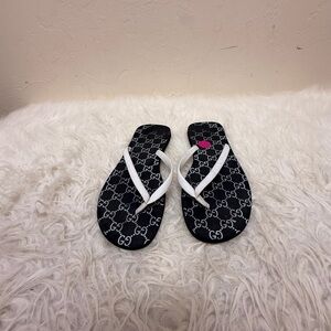 Gucci Women's Black and White Sandals